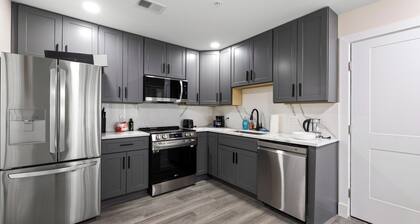 Cozy APT Perfect location 1BR