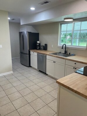 Fridge, microwave, oven, stovetop - Spacious 4 Bedroom Retreat Near Lake & Charleston (Moncks Corner)