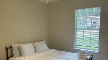 4 bedrooms, free WiFi, bed sheets