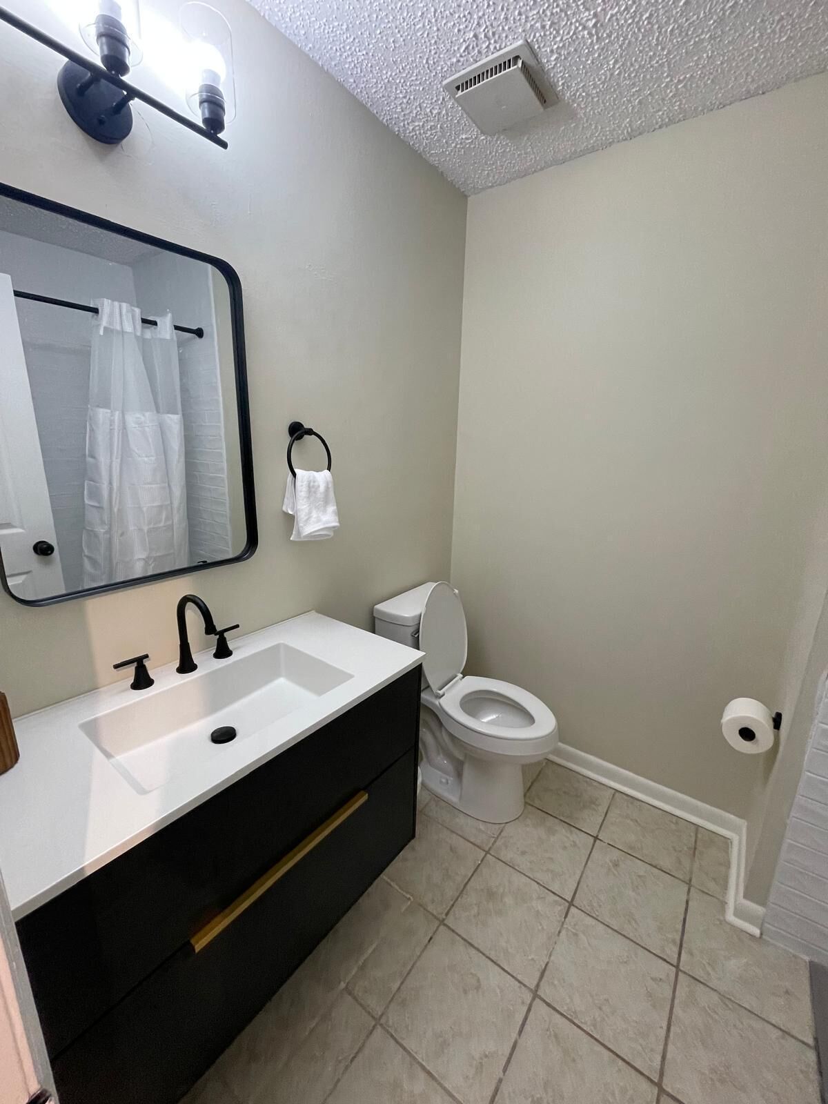 Towels, soap, shampoo, toilet paper