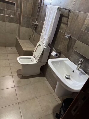 Douche, bidet, savon