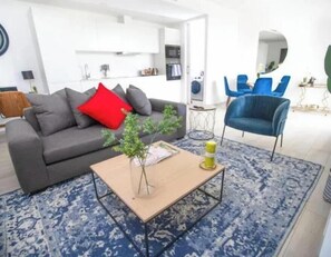 Living area - Greystone Apartment, One bedroom Apartment (Accra)