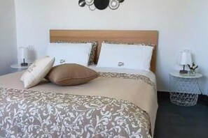 WiFi, bed sheets