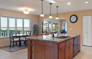 Interior - Hidden Luxury Beachfront Estate - Yachats, OR (Yachats)