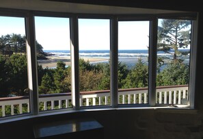 Interior - Hidden Luxury Beachfront Estate - Yachats, OR (Yachats)