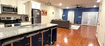 Huge 3BD 3.5BA townhome in Bryd Park with Patio!