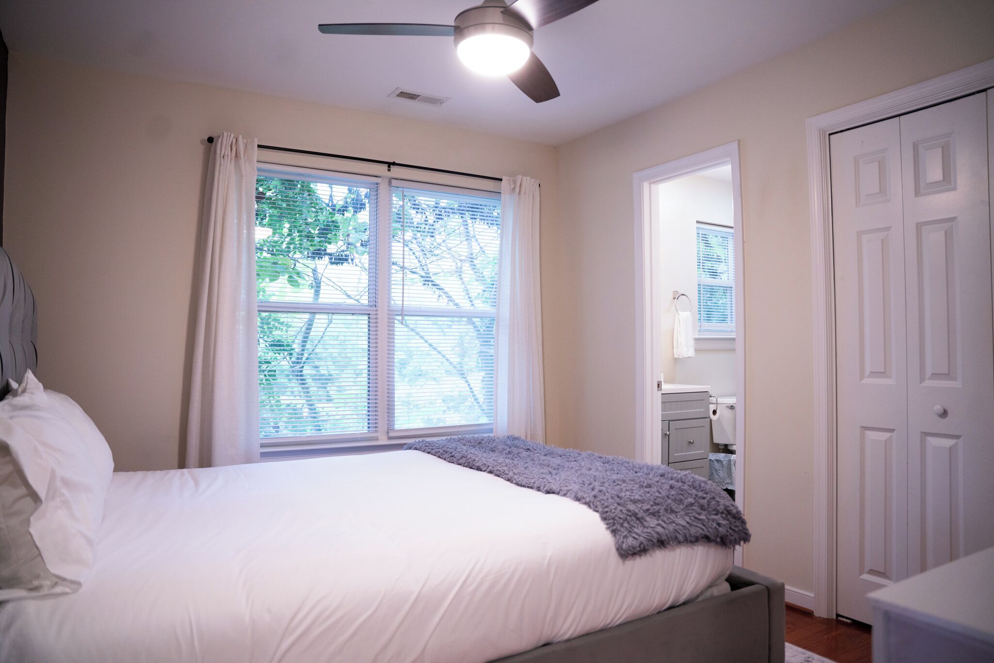 3 chambres, fer et planche à repasser, Wi-Fi, draps fournis