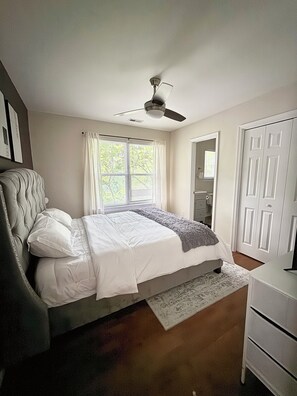 3 bedrooms, iron/ironing board, WiFi, bed sheets