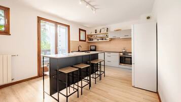 Micro-ondes, four, plaque de cuisson, lave-vaisselle