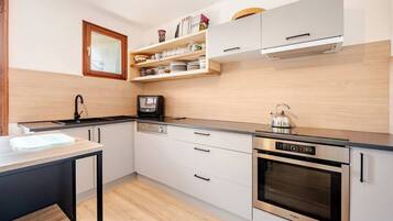 Mikrowelle, Ofen, Herdplatte, Geschirrspüler