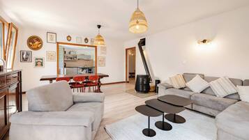 Télévision, cheminée