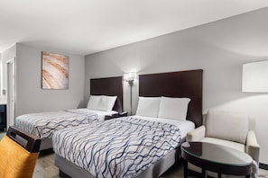 Quarto standard, 2 camas de casal, para não fumantes | Wi-Fi de cortesia