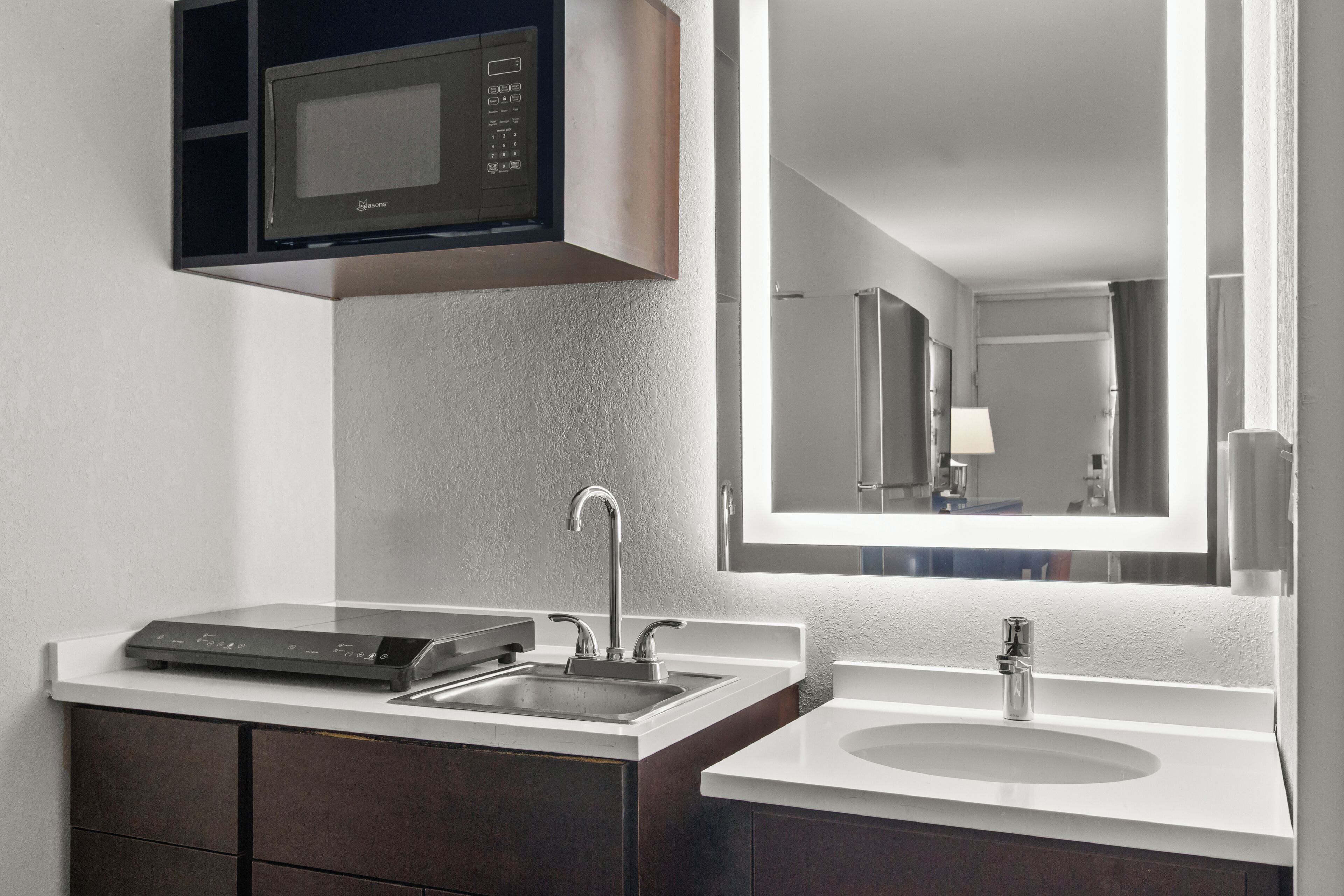 吹風機、毛巾、肥皂、洗髮精