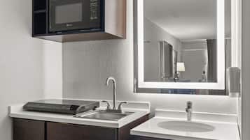 Secador de pelo, toallas, jabón, shampoo