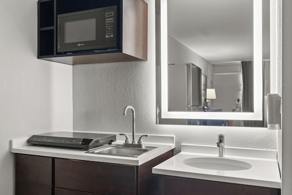 Hair dryer, towels, soap, shampoo - Suburban Studios Orange Park - Jacksonville near Naval Air Station (Orange Park)