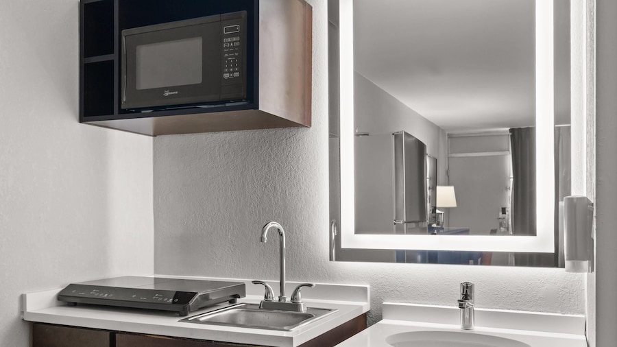 Suburban Studios Orange Park - Jacksonville near Naval Air Station