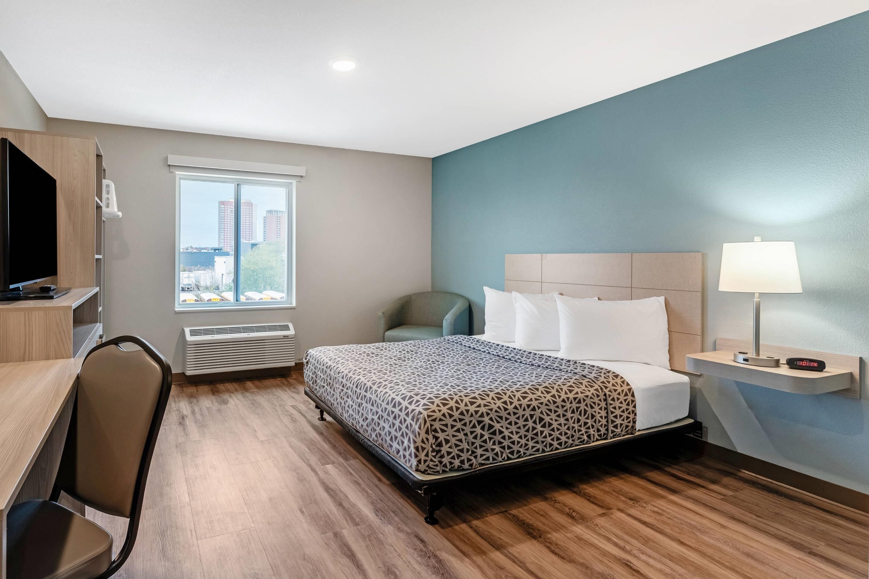 Suite, 1 Queen Bed, Accessible, Non Smoking | Desk, free WiFi, bed sheets