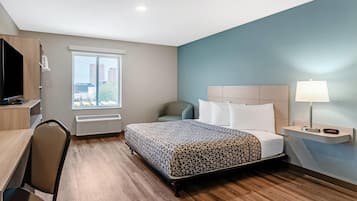 Suite, 1 Queen Bed, Accessible, Non Smoking | Desk, free WiFi, bed sheets