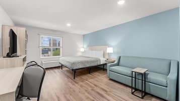 Suite, 1 King Bed, Non Smoking | Free WiFi, bed sheets