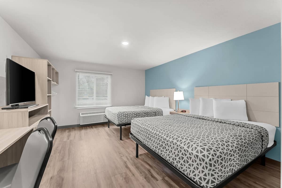 Suite, 2 camas de matrimonio, no fumadores | Escritorio, wifi gratis, ropa de cama