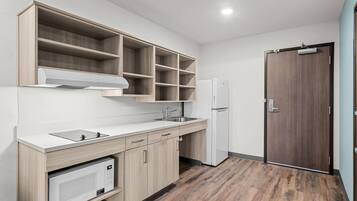 Suite, 1 King Bed, Accessible, Non Smoking | Free WiFi, bed sheets