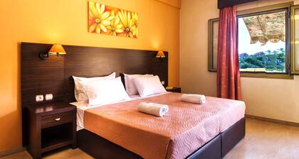 Makis Studios By La Skala Vista