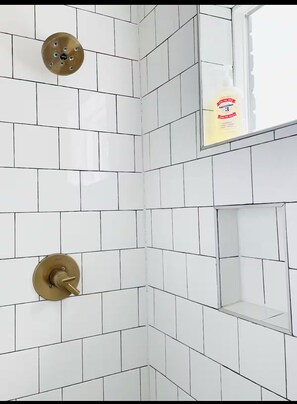 Shower, hair dryer, towels, soap - Texas Bluebonnet Décor Walkable Montrose Studio 14 Centralize Suite Studio! (Houston)