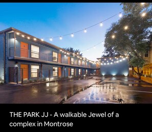 Exterior - Texas Bluebonnet Décor Walkable Montrose Studio 14 Centralize Suite Studio! (Houston)