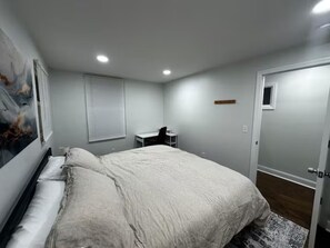 2 bedrooms, iron/ironing board, WiFi, bed sheets - NYC VIEWS! NYC in 20 min 2 King Beds, Backyard W/D (Jersey City)