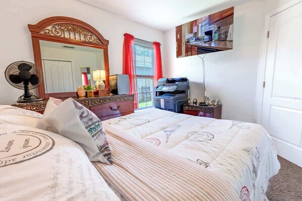 Iron/ironing board, WiFi, bed sheets