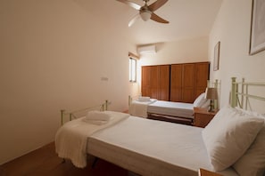 3 bedrooms, desk, free WiFi, bed sheets