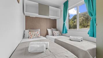 3 bedrooms, travel crib, free WiFi, bed sheets