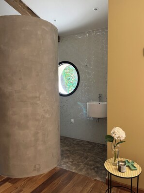 Hair dryer, towels, soap, toilet paper