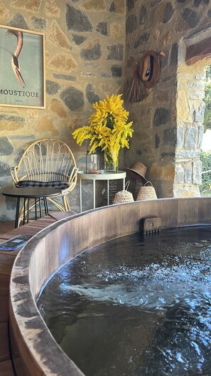Spa - ECOLODGE & private SPA, park pool! In the heart of nature 7 kms south of Nîmes (BOUILLARGUES)