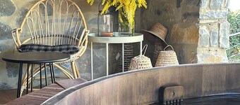 ECOLODGE & private SPA, park pool! In the heart of nature 7 kms south of Nîmes