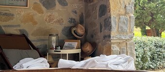 ECOLODGE & private SPA, park pool! In the heart of nature 7 kms south of Nîmes