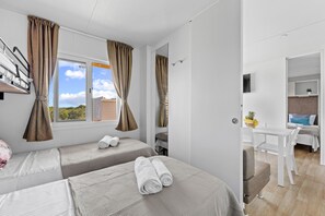 2 室のベッドルーム、旅行用ベビーベッド、WiFi (無料)、ベッドシーツ