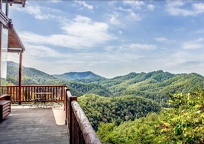Property grounds - Luxury Cabin Chalet-Stunning Smoky Mountain View! HotTub, 4 fireplaces, Sleeps 6 (Sevierville)