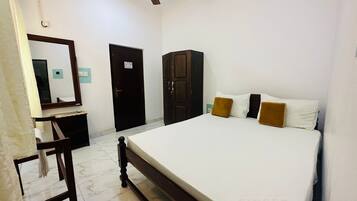 8 bedrooms, iron/ironing board, WiFi