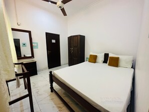 8 Schlafzimmer, Bügeleisen/Bügelbrett, WLAN