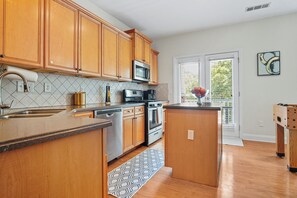 Private kitchen - Luxe on 16t Steps to GTech, AStation & GameDayReady (Atlanta)