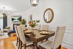 Dining - Luxe on 16t Steps to GTech, AStation & GameDayReady (Atlanta)