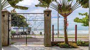 Beach/ocean view - Apt Foot in the Sand sea View in Meia Praia Evb308 (Itapema)