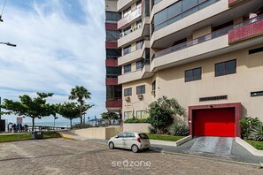 Exterior - Apt Foot in the Sand sea View in Meia Praia Evb308 (Itapema)