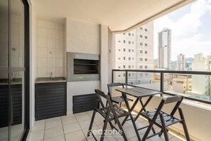 ベーシック アパートメント | 屋外ダイニングエリア