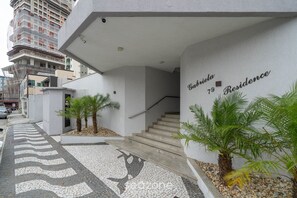 Basic Apartment | Exterior detail