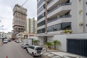 Basic Apartment | Exterior