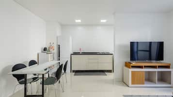 Basic Apartment | Dining