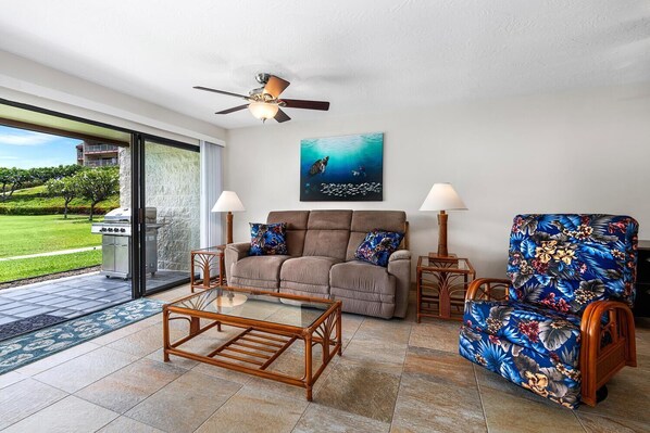 Condo, 1 giường cỡ king (Keauhou Punahele#D-102) | Khu phòng khách