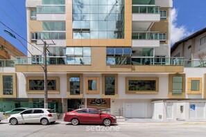 Basic Apartment | Exterior